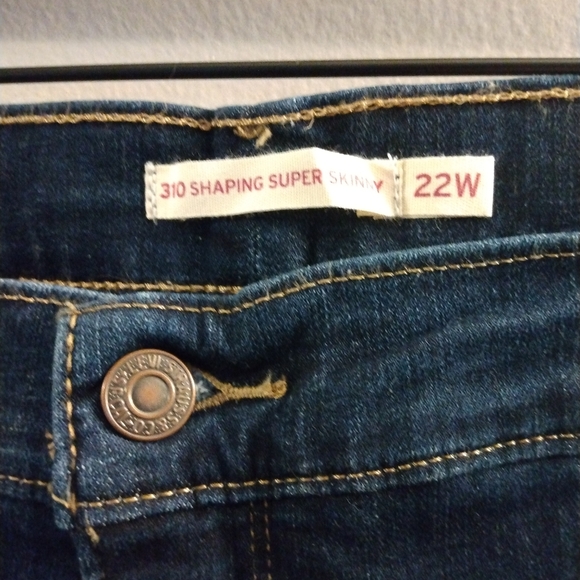 Levi plus size 310 shaping super skinny size 20 - Picture 3 of 5